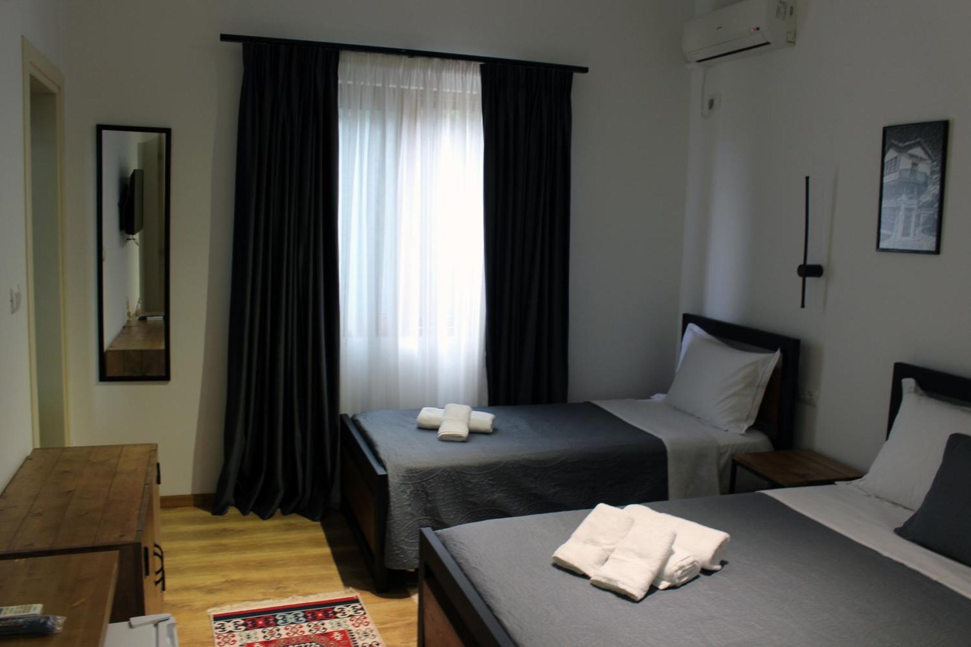 Guest House Amades Gjirokastër Buitenkant foto