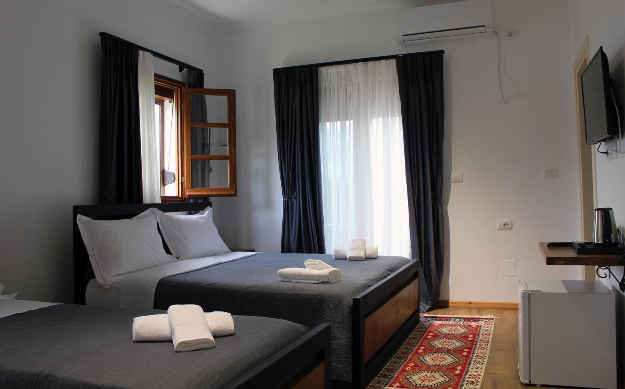 Guest House Amades Gjirokastër Buitenkant foto