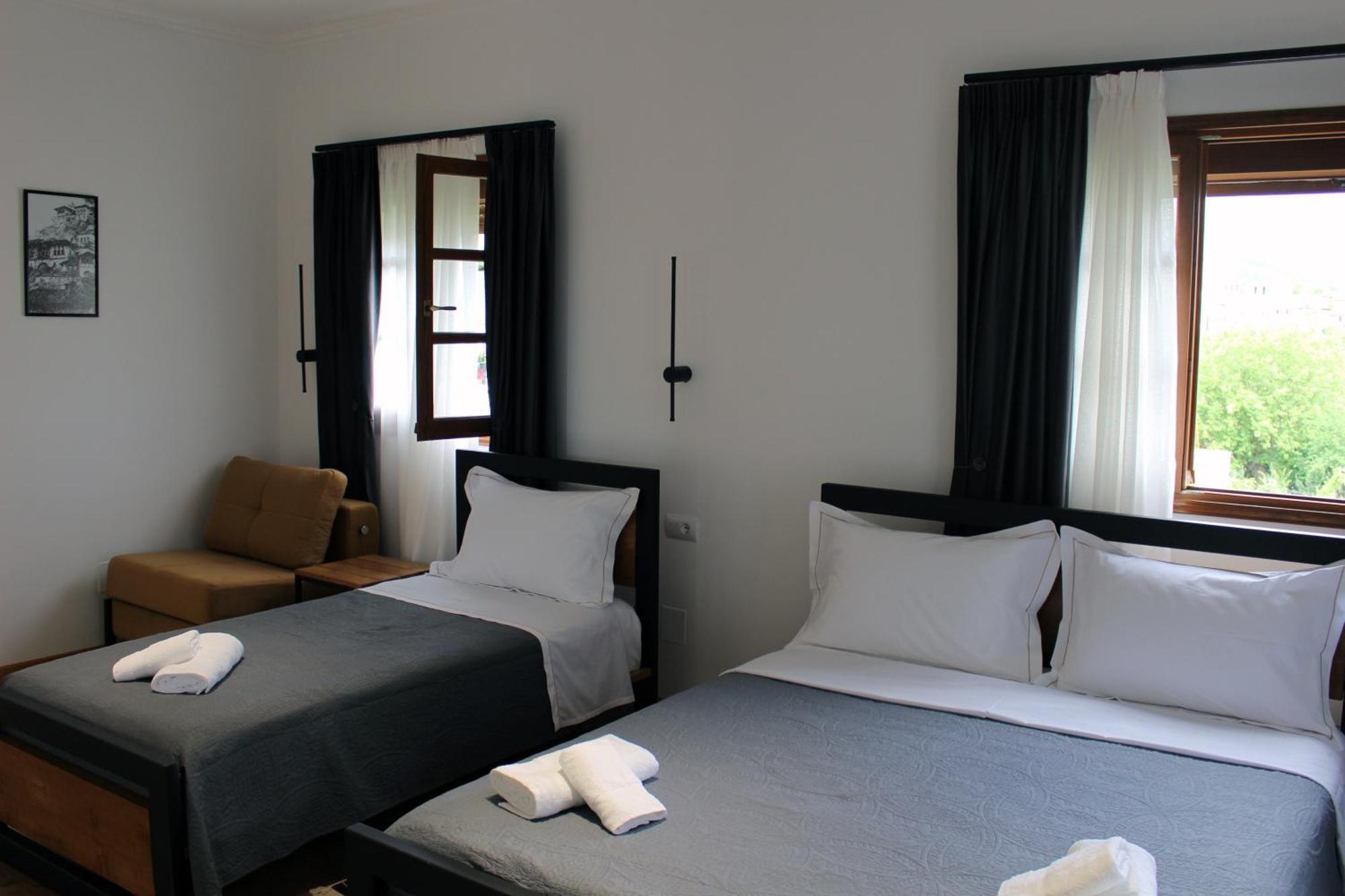 Guest House Amades Gjirokastër Buitenkant foto