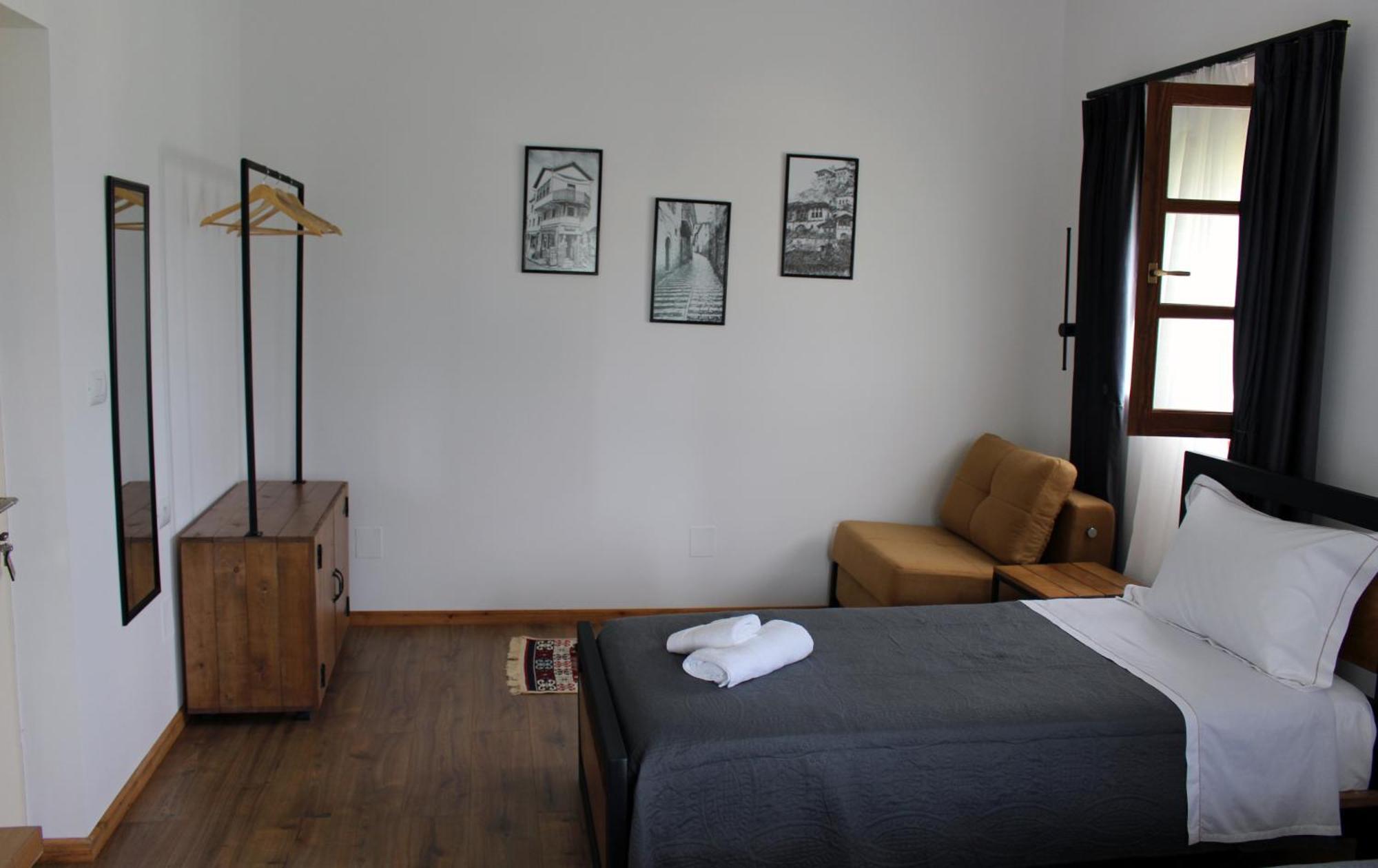 Guest House Amades Gjirokastër Buitenkant foto