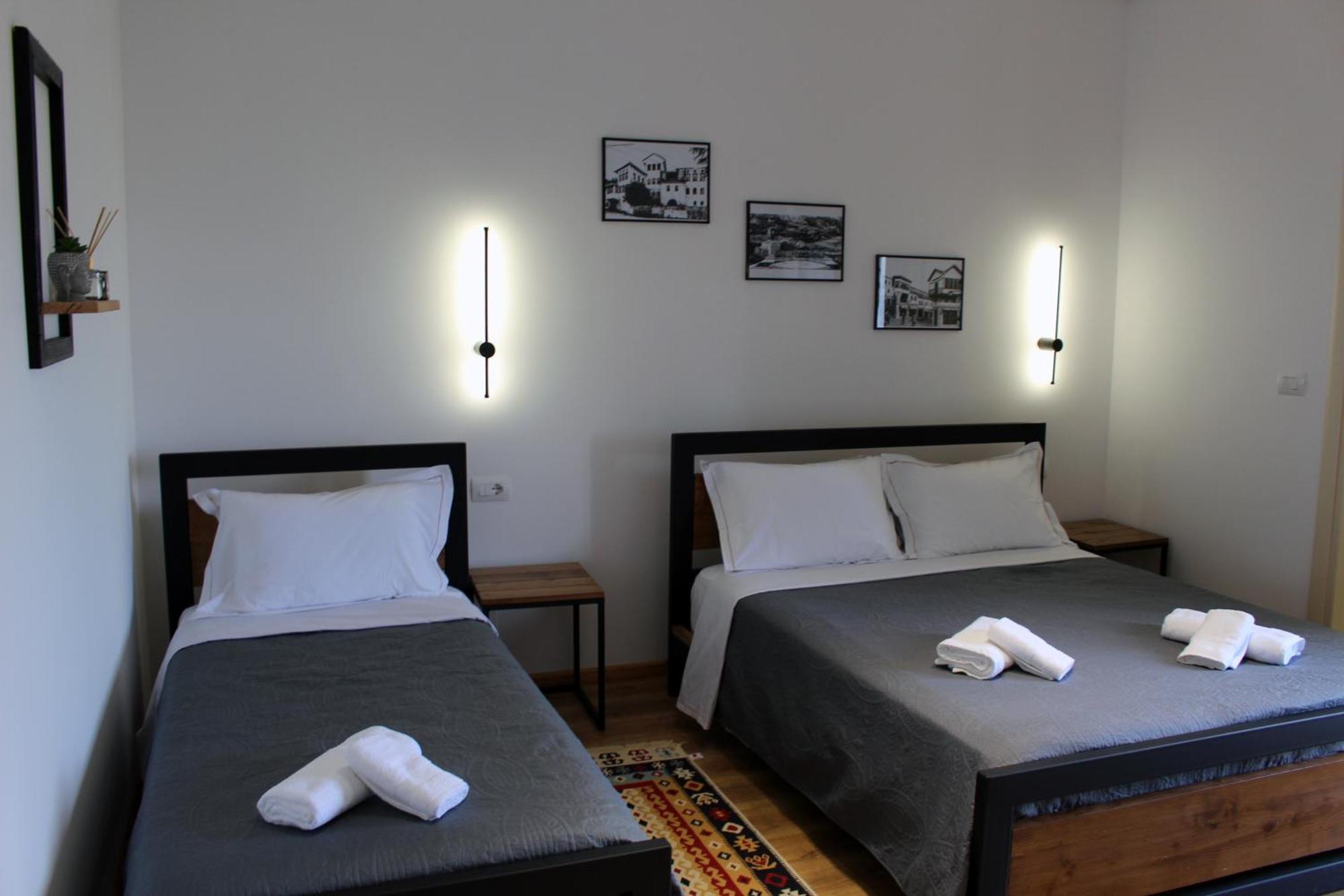 Guest House Amades Gjirokastër Buitenkant foto