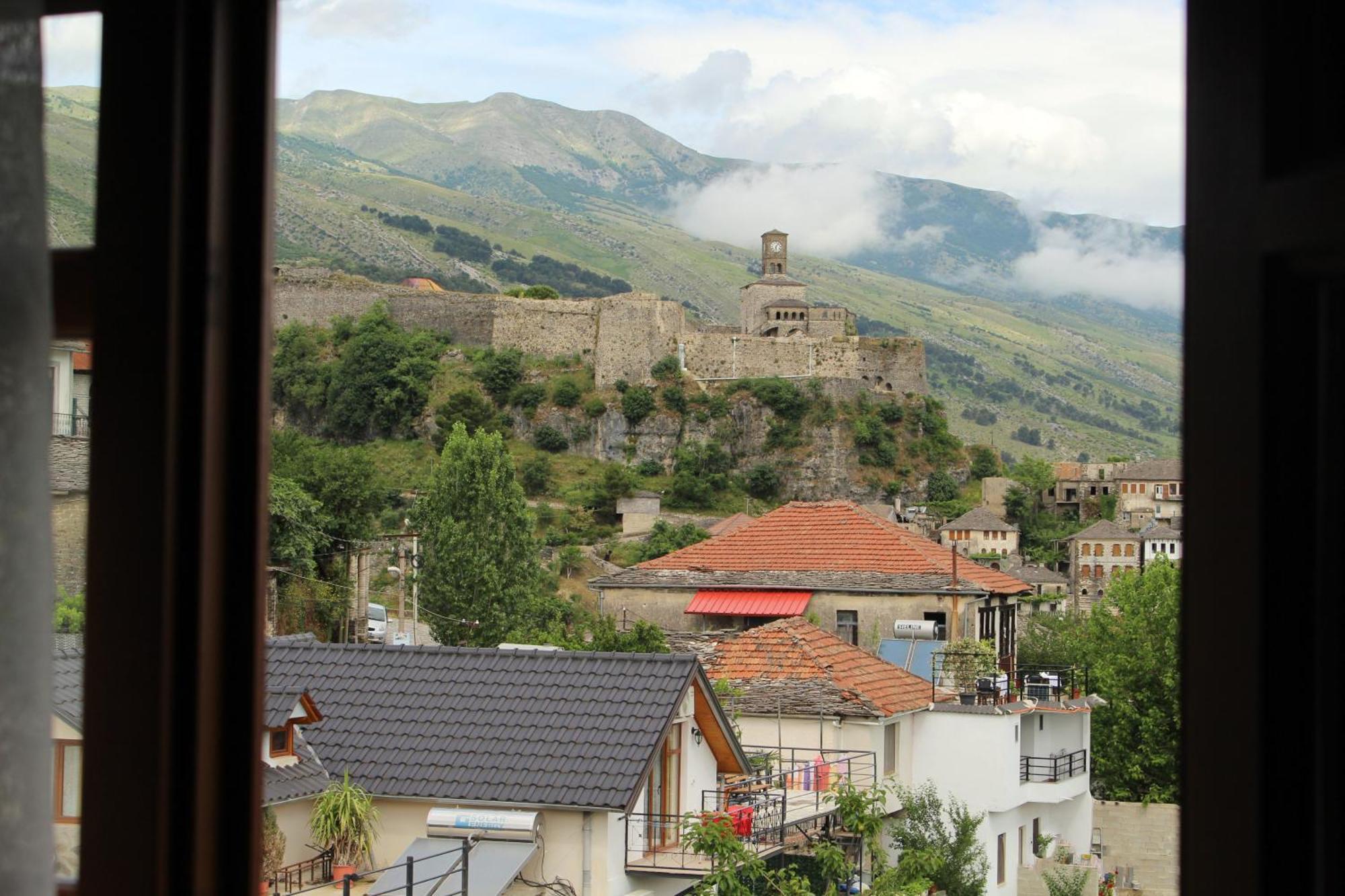 Guest House Amades Gjirokastër Buitenkant foto