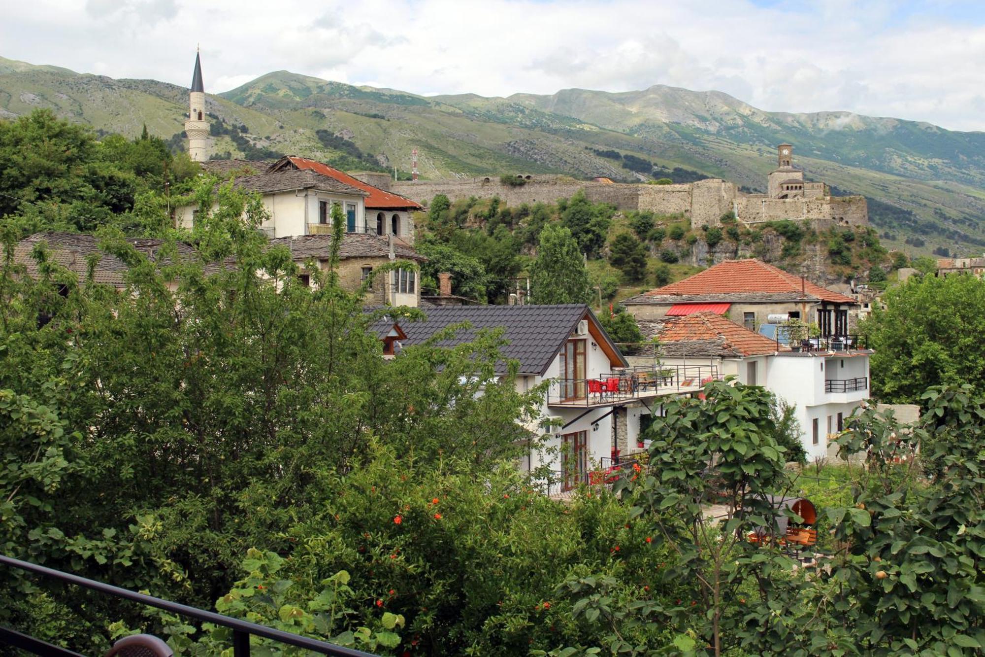 Guest House Amades Gjirokastër Buitenkant foto