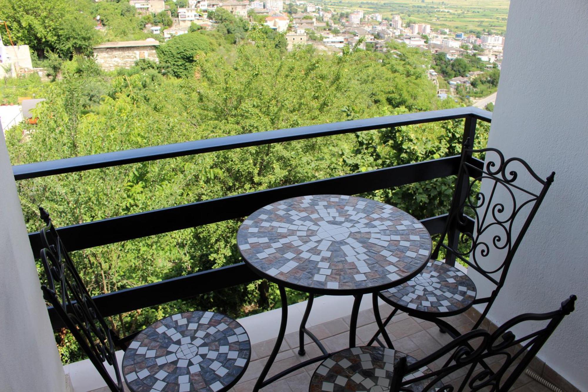 Guest House Amades Gjirokastër Buitenkant foto